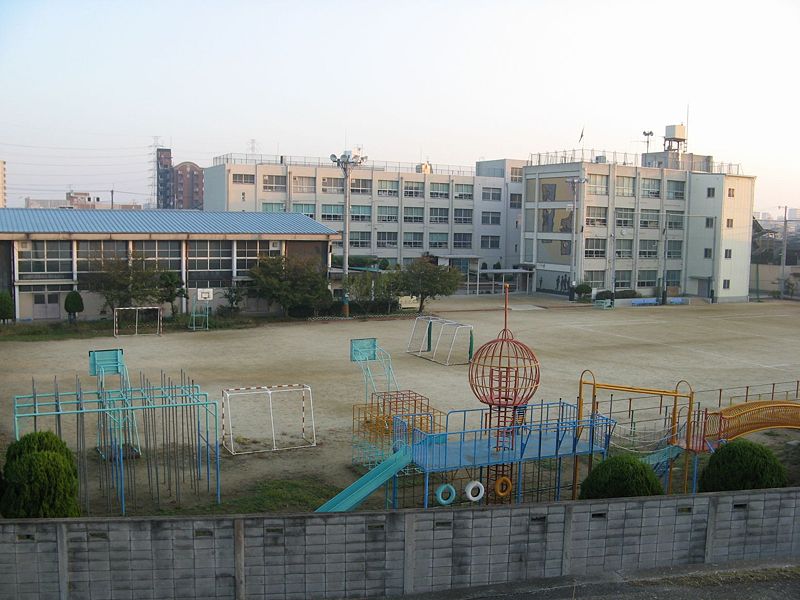 Primary school. 234m to Osaka City Tachikawa side elementary school (elementary school)