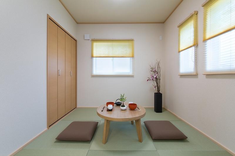 Non-living room. Japanese-style room, which can also be partitioned by a screen partition. (August 2013 shooting)