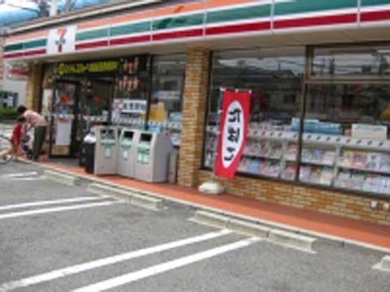 Convenience store. Seven-Eleven Osaka Nishiwaki 2-chome up (convenience store) 492m