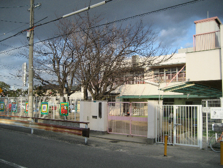 kindergarten ・ Nursery. Kami second nursery school (kindergarten ・ 220m to the nursery)