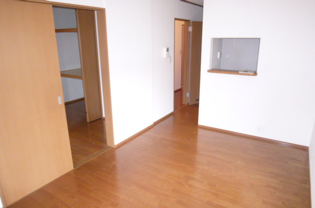 Other room space. All rooms are Western-style, It is also OK to use widely as LDK. 