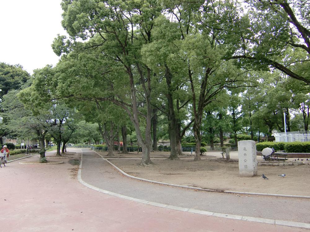 park. Tower is assembled in the 500m every year during the summer until the plains park In the ground of plain park (formerly Matsuyama Park), Grandly is Bon Odori is celebrated invited Hatsune house troupe. (And hence in the plains park, There is a modern Kawachi Ondo origin of the stone monument. )