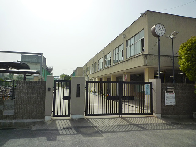 Junior high school. 959m to Osaka Municipal Chokichi junior high school (junior high school)