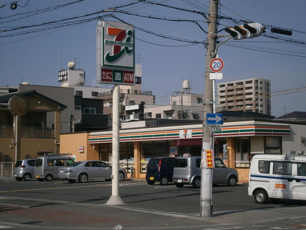 Other. Close to Seven-Eleven
