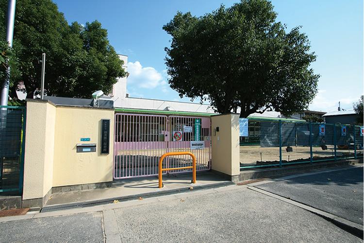 kindergarten ・ Nursery. Municipal Kami to the third nursery 330m