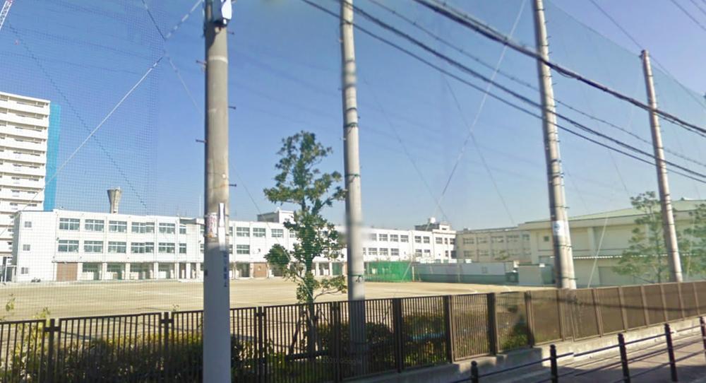 Junior high school. 242m to Osaka Municipal Uriwari junior high school