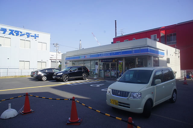 Convenience store. Lawson Kamikita 1-chome to (convenience store) 270m