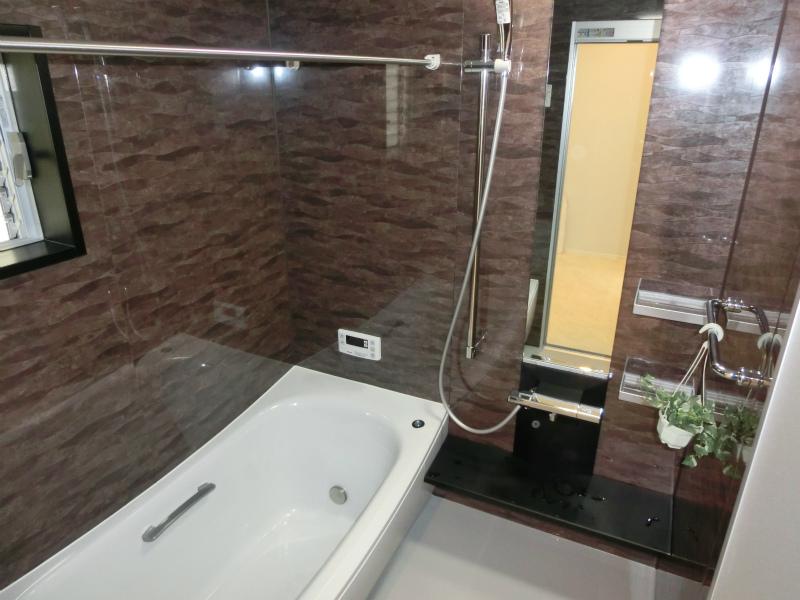 Bathroom. Bathroom is attached luxurious front panel, Cleaning is also a breeze. Can you hang out the laundry in Kawakku equipped, The rainy season big success !!