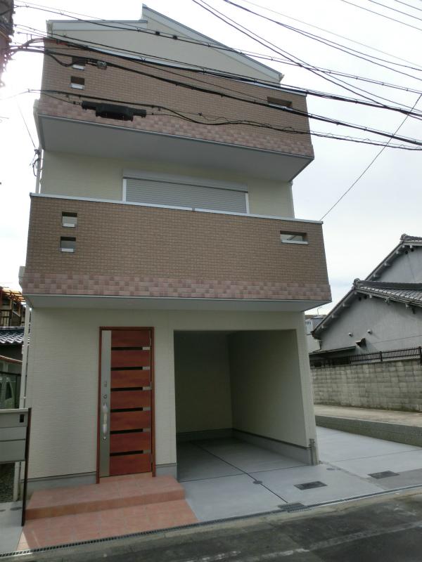 Local appearance photo. Subway Tanimachi Line "Kireuriwari" wide and 5.45m also good location !! front road of an 8-minute walk from the station, It is safe for children because the traffic volume is small.