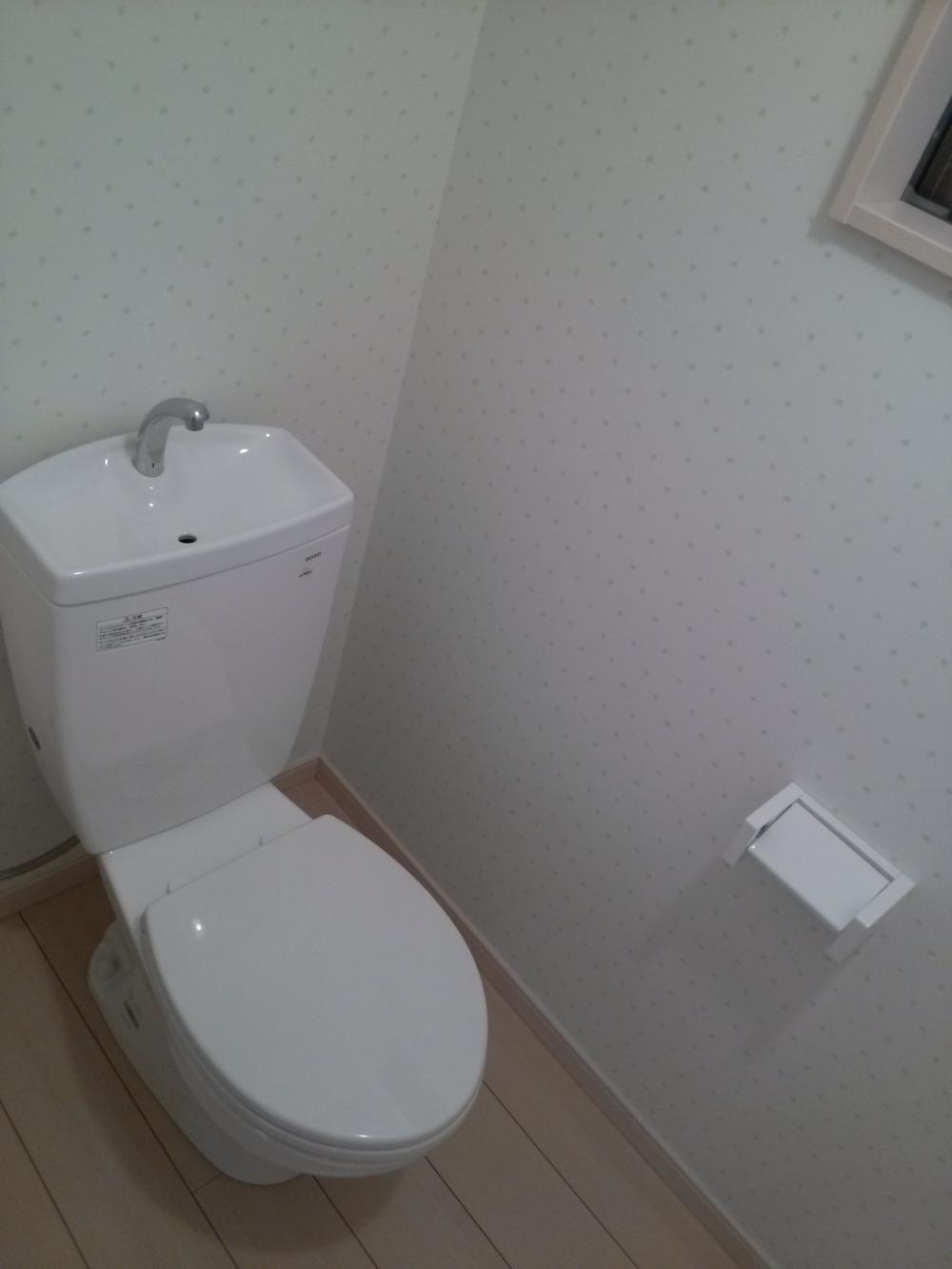 Toilet. Indoor (11 May 2013) shooting, "the first floor toilet."