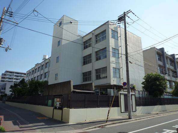 Junior high school. 419m to Osaka Municipal Kire junior high school (junior high school)