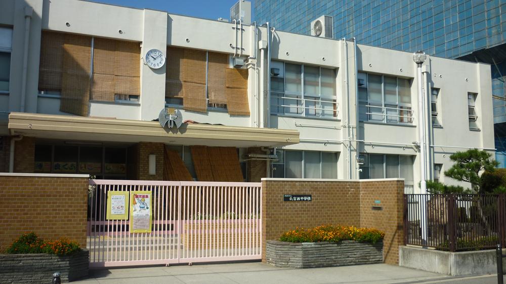 Junior high school. Chokichi 570m to West Junior High School