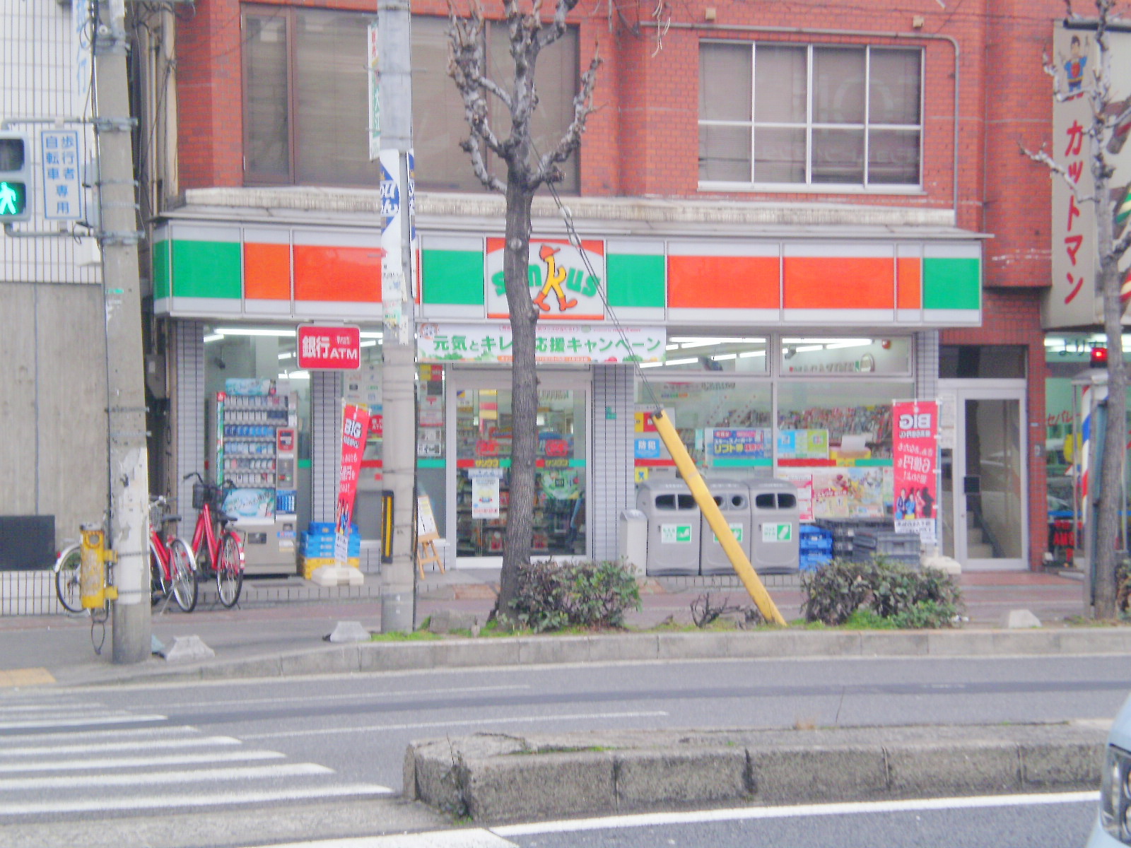 Convenience store. 395m until Thanksgiving Kire 2-chome (convenience store)