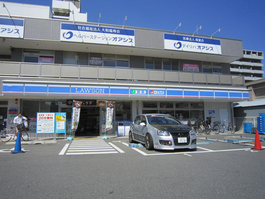 Convenience store. Lawson plain Kuyakushomae store up (convenience store) 362m