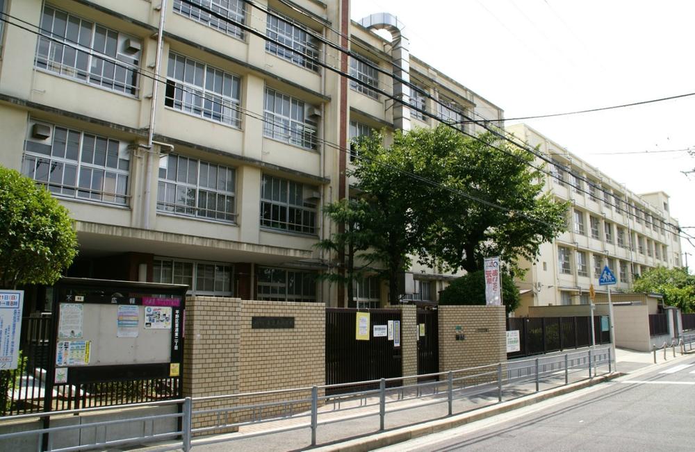Primary school. Even your parents be assured that close to 550m elementary school until the Osaka Municipal Kirehigashi Elementary School