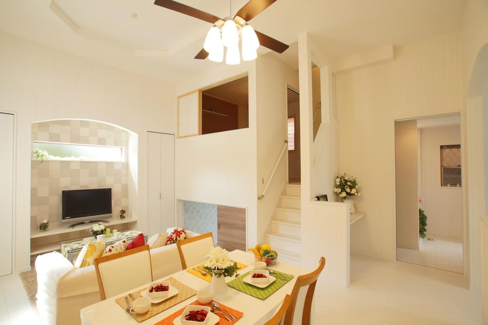 Living. Three-dimensional space design that ceiling height was also utilized