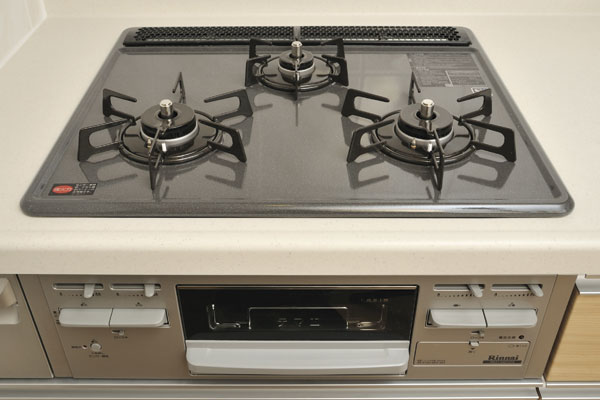 Kitchen.  [Mizunashi 3-necked stove with grill] Strong and clean and easy 3-necked gas stove to scratch. IH power supply is also available (same specifications)
