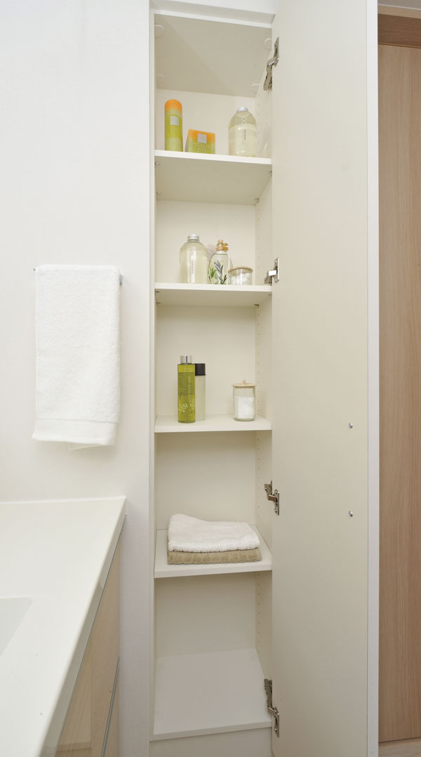 Receipt.  [Linen cabinet] Convenient linen cabinet has provided on the stock, such as towels and toiletries (same specifications)
