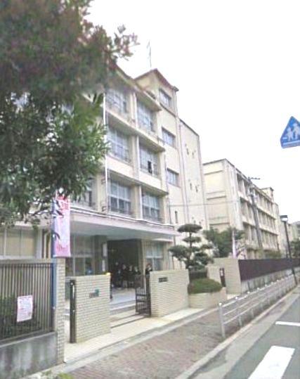 Primary school. 968m to Osaka Municipal Nagahara Elementary School
