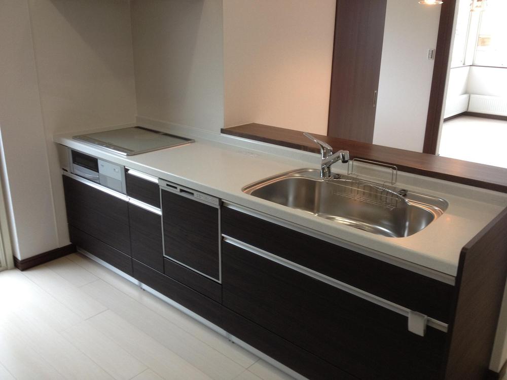 Kitchen. Cleanup Corporation CREAN LADY A kitchen that could not be recycled in a wooden cabinet by the "eco cabinet" made of stainless steel Cleanup will contribute to the global environment. Quality to the part which is not visible stainless. So, Cleanliness, Long life, Eco