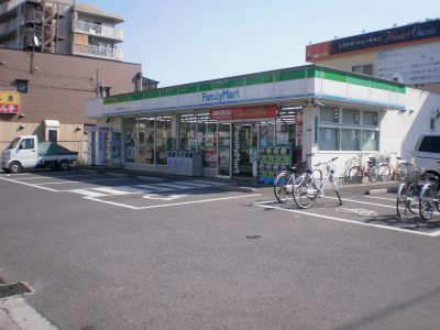 Convenience store. Family Mart Uriwarihigashi 50m up to 2-chome (convenience store)