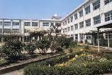 Junior high school. 1100m until Uriwari Junior High School District (junior high school)