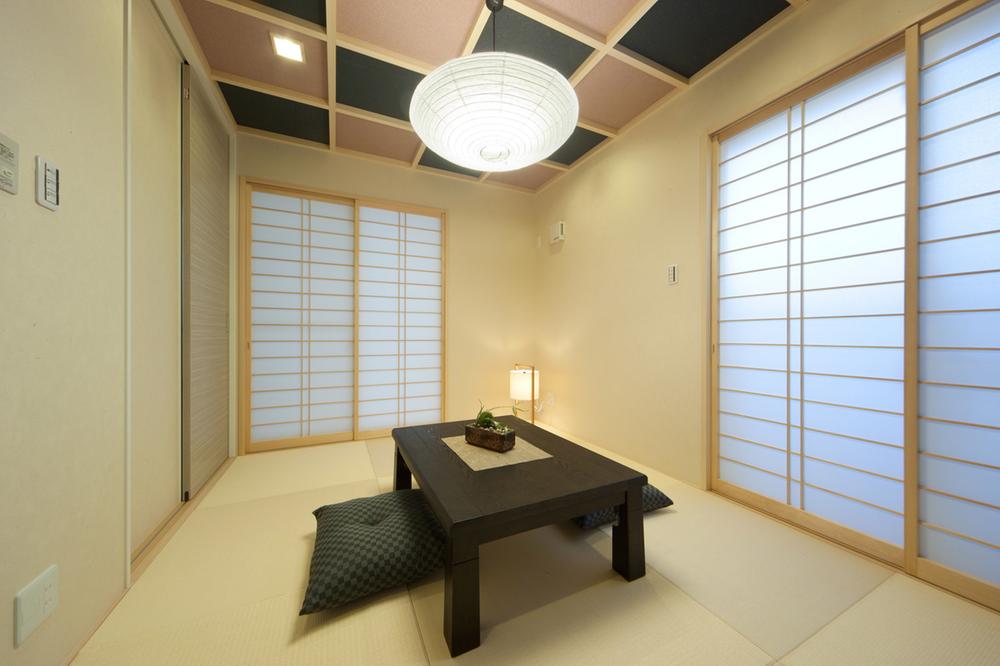 Beautiful Japanese-style space is two-color contrast of the ceiling. He has finished in the calm atmosphere in the modern (model house)
