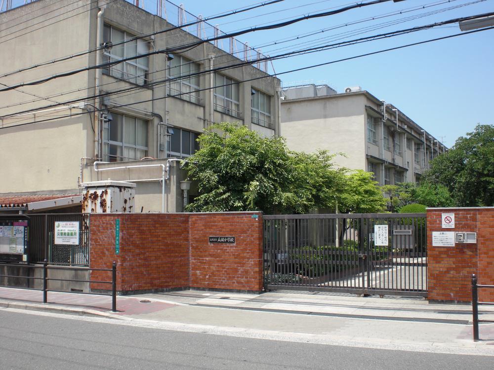 Junior high school. 1091m to Osaka Municipal Uriwari junior high school