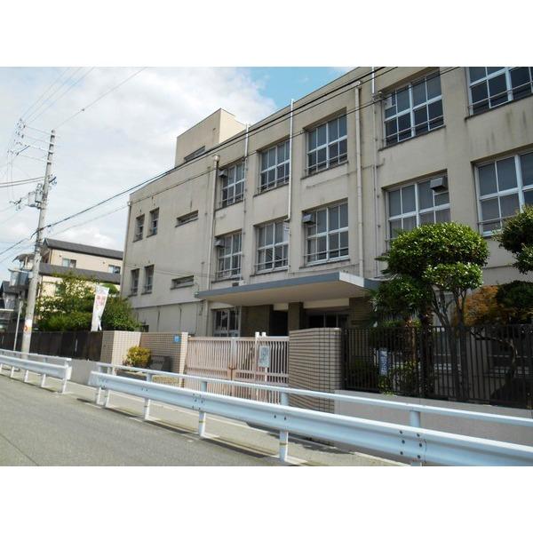 Primary school. 614m to Osaka Municipal Uriwarikita Elementary School