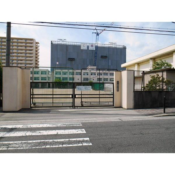 Junior high school. 364m to Osaka Municipal Uriwari junior high school