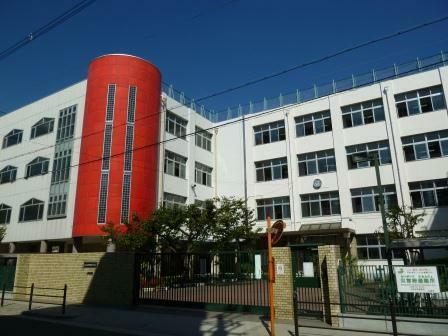 Primary school. New plain Nishi Elementary School