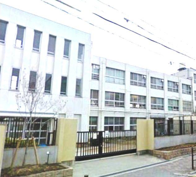 Primary school. 873m to Osaka Municipal Uriwari Elementary School