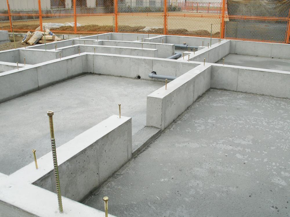 Other. Because a solid foundation foundation in a way that laid the reinforced concrete in the building part the entire surface is integral of reinforced concrete pressure-resistant plate has become a structure to receive the load as a whole also came an earthquake.  [Other construction site]
