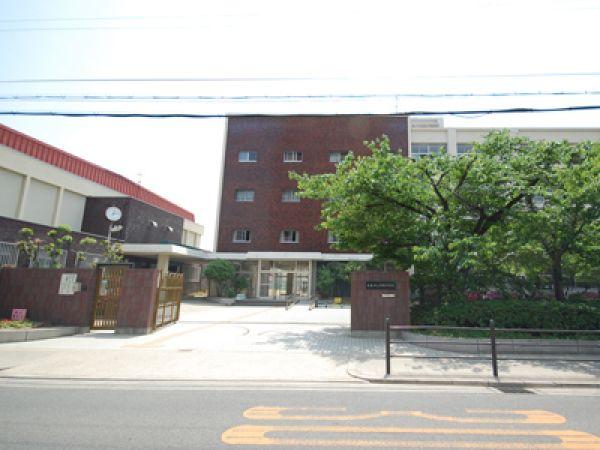 Junior high school. 297m to Osaka Municipal Hirano Junior High School