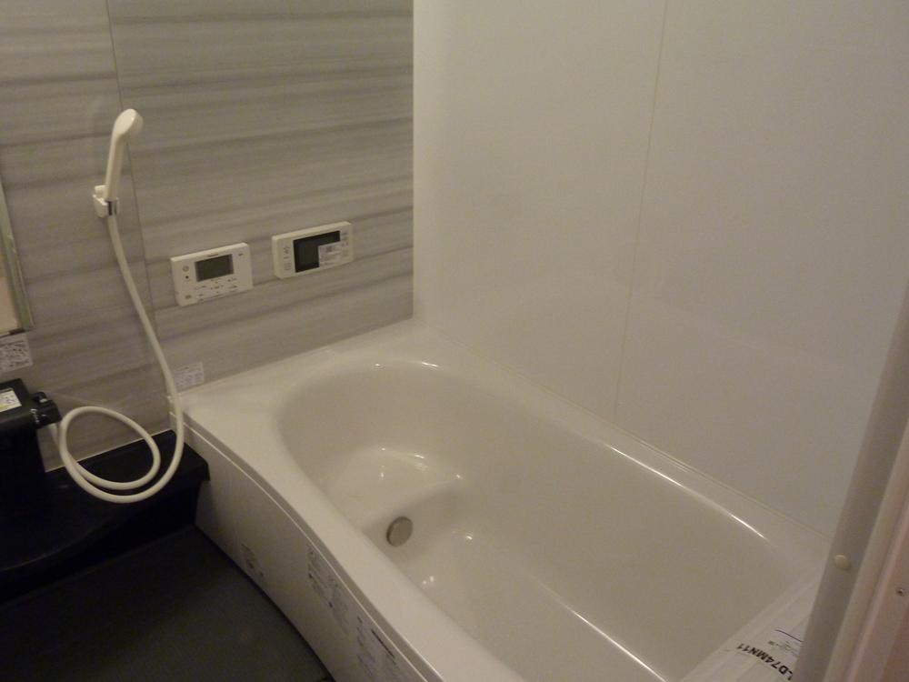 Same specifications photo (bathroom). With bathroom heating dryer! Mitigate the cold winter of Hinyari feeling.