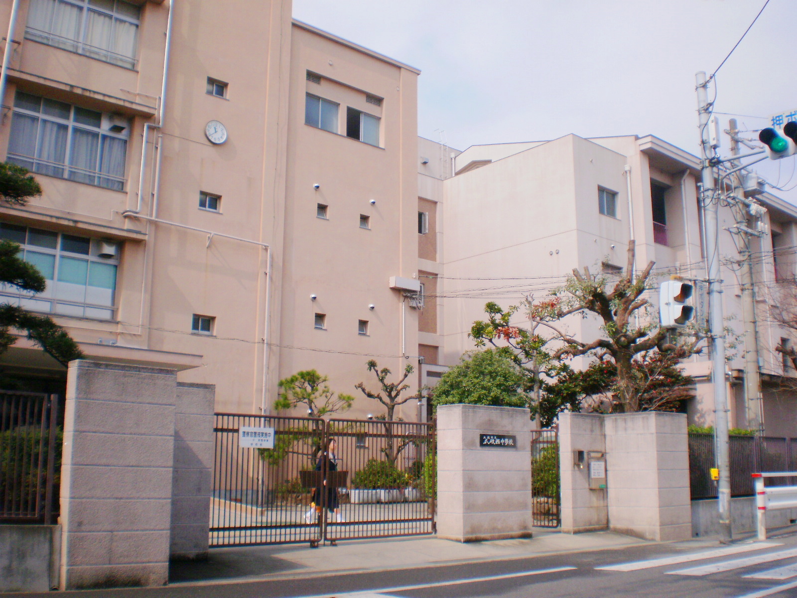 Junior high school. 226m to Osaka Municipal Uriwarinishi junior high school (junior high school)