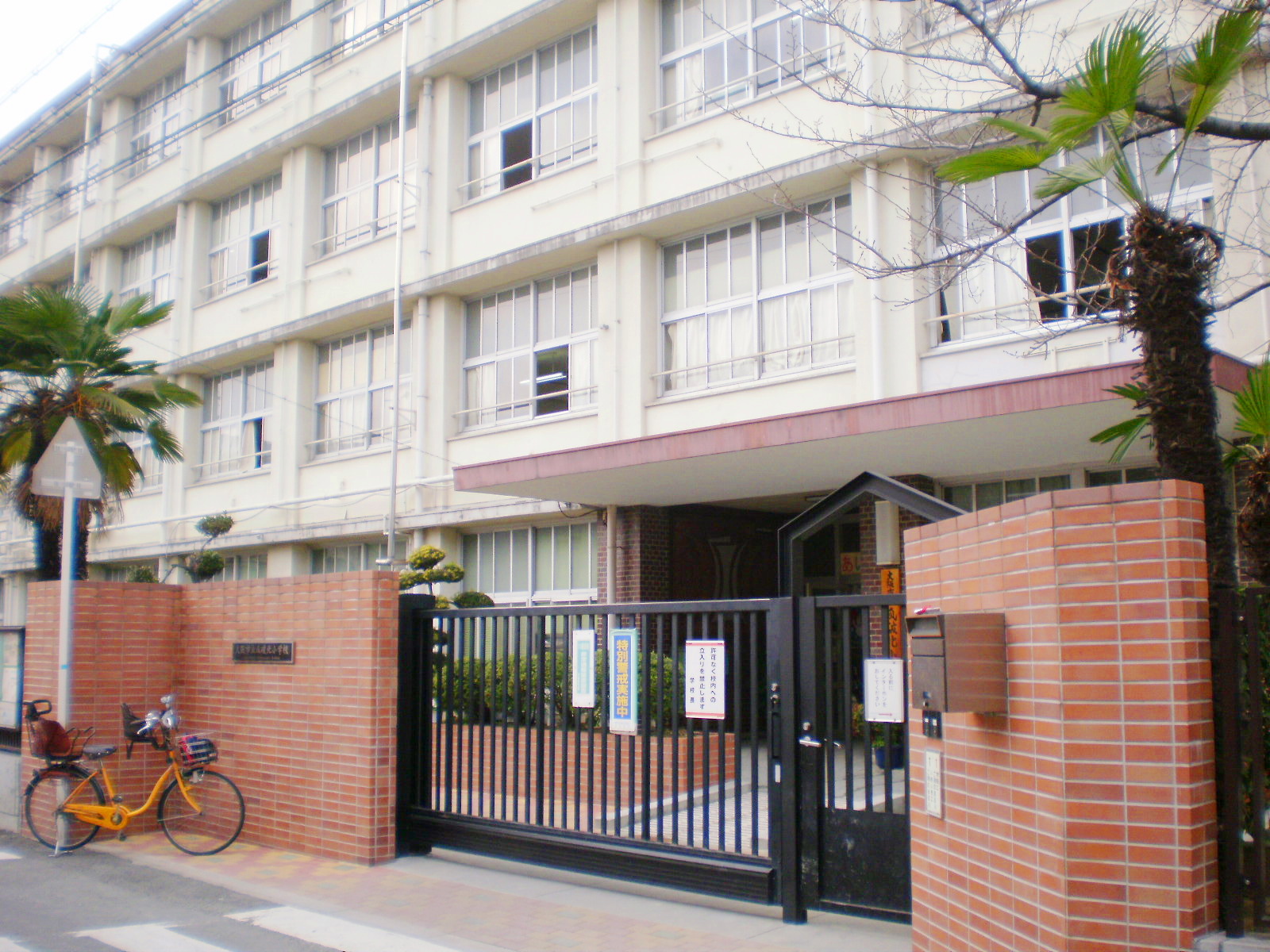 Primary school. 431m to Osaka Municipal Uriwarikita elementary school (elementary school)