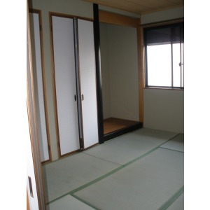 Living and room. Japanese-style room 6 quires There alcove