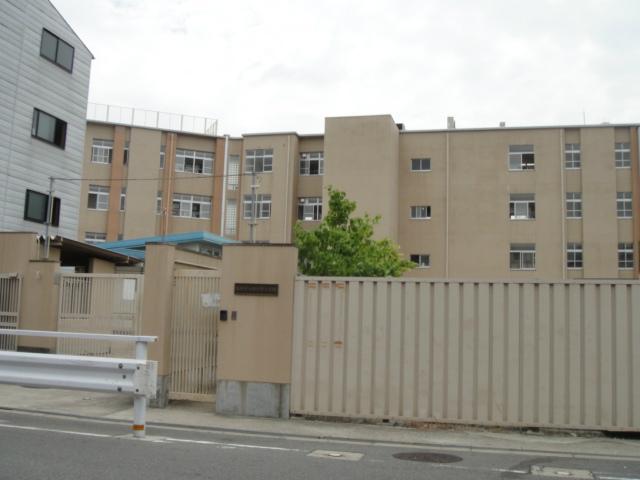 Junior high school. 630m to Osaka Municipal Ikuno junior high school