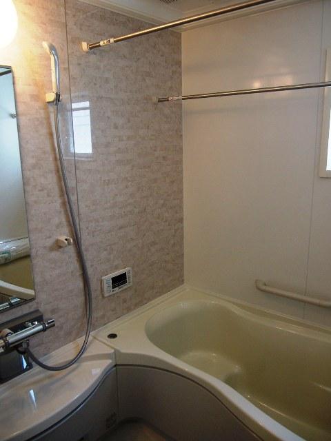 Bathroom. bath