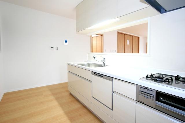 Same specifications photo (kitchen). Image Photos