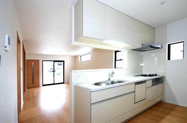 Same specifications photo (kitchen). Image Photos