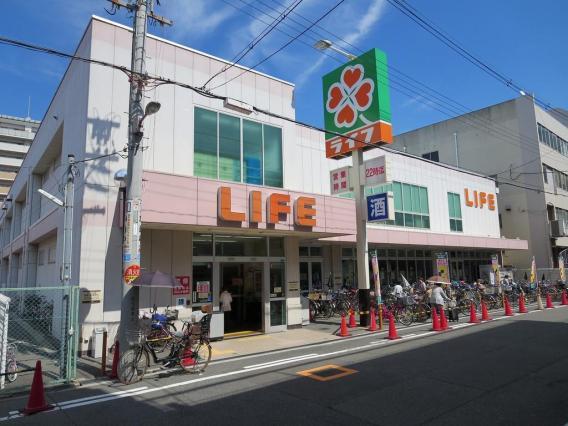 Supermarket. Until Life Shinfukae shop 652m