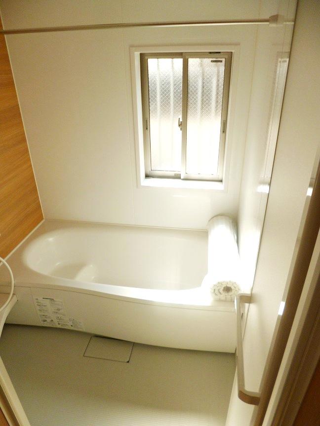 Bathroom. Bathroom not only wash away the body, Only because healing place wash away the fatigue of the day, Bright and airy ・ I want to clean.