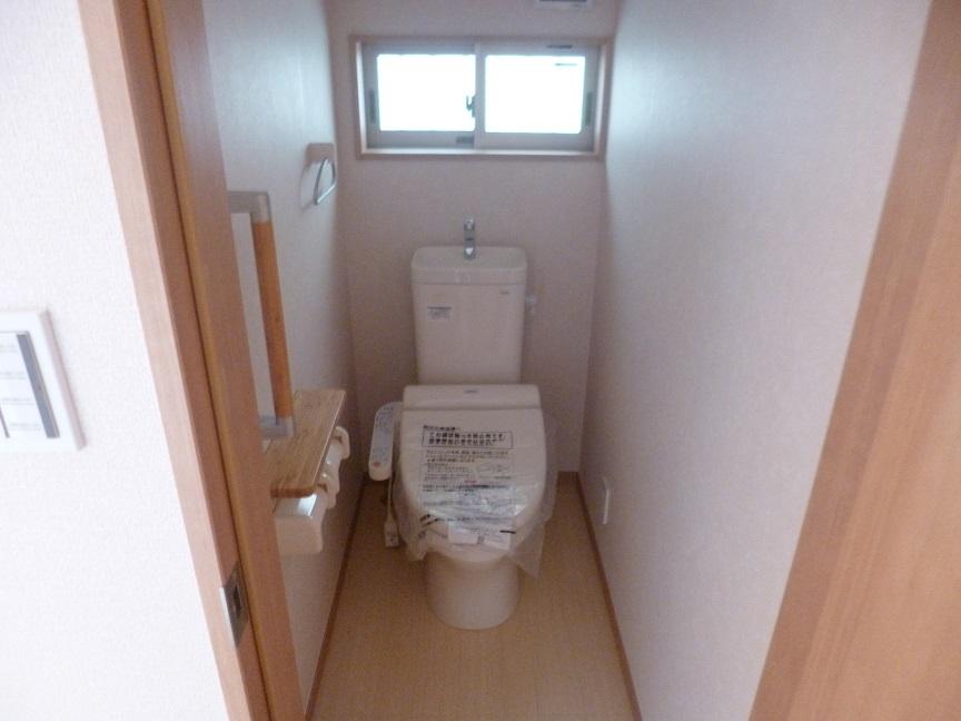 Toilet. It is clean of easy to state-of-the-art bidet with toilet!