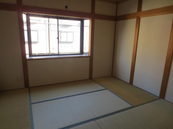 Non-living room. Second floor Japanese-style room There are bay windows
