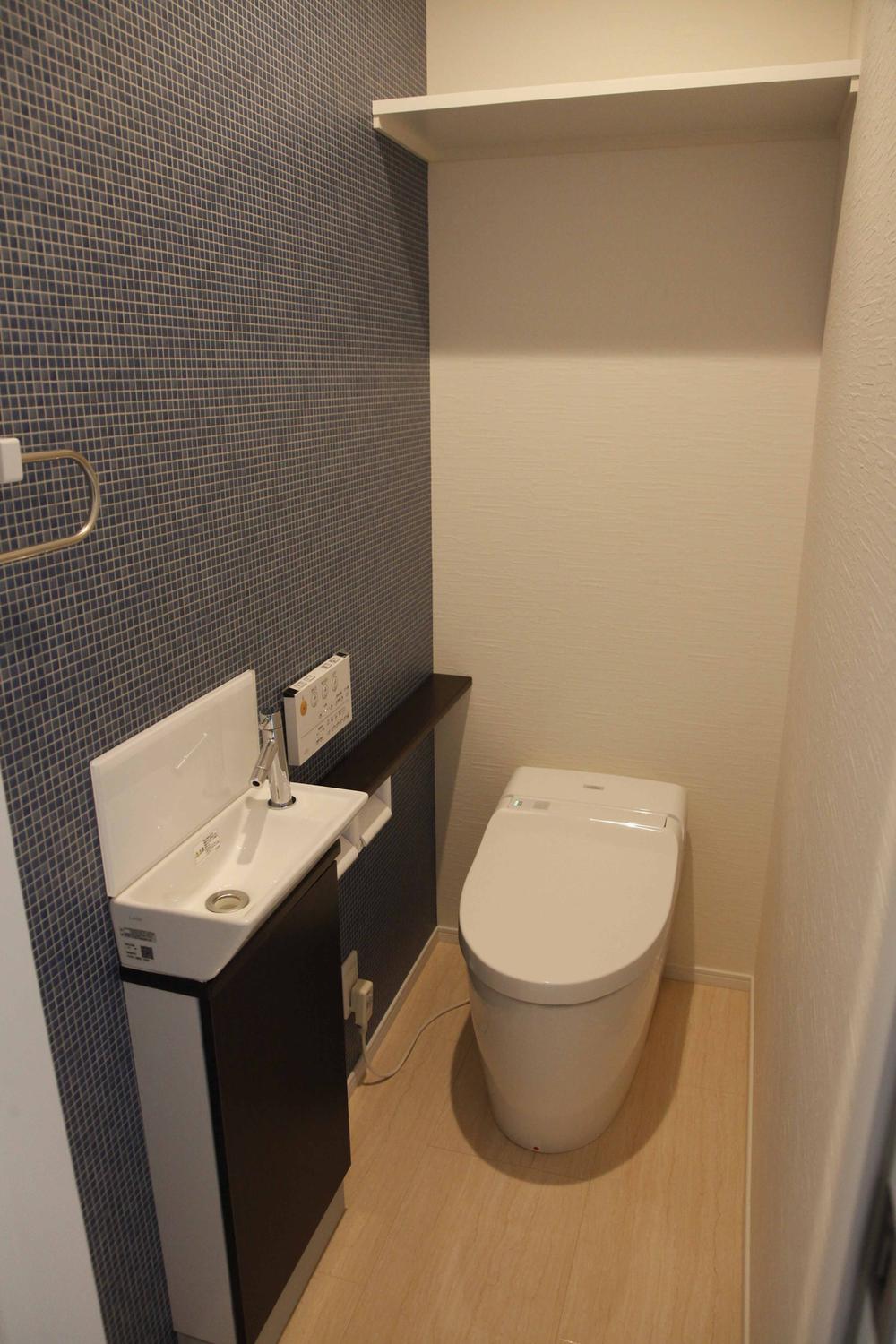 Toilet. 2F toilet with a convenient hand washing. It will produce a space that cross of mosaic tile pattern can relax.