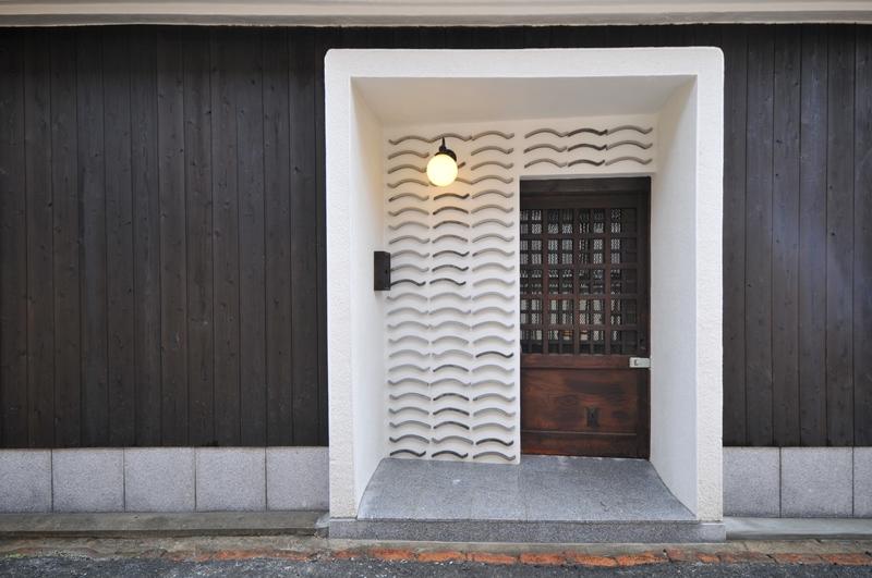 Entrance. Taisho Roman ・ Kyomachi family tradition Reincarnation housing Series Calm (Local shooting)