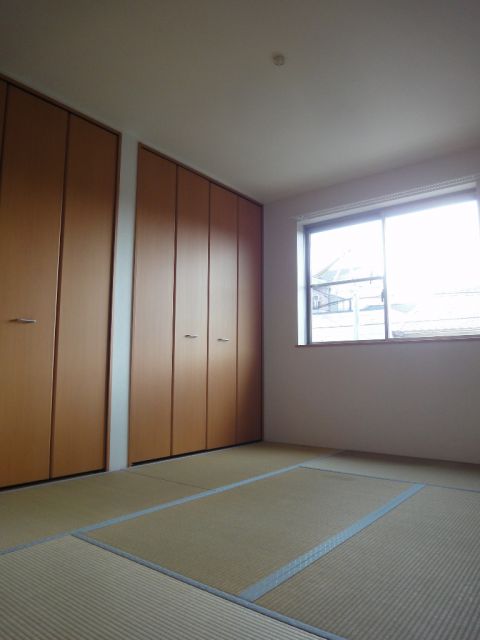Other room space. Storage is plenty of Japanese-style room