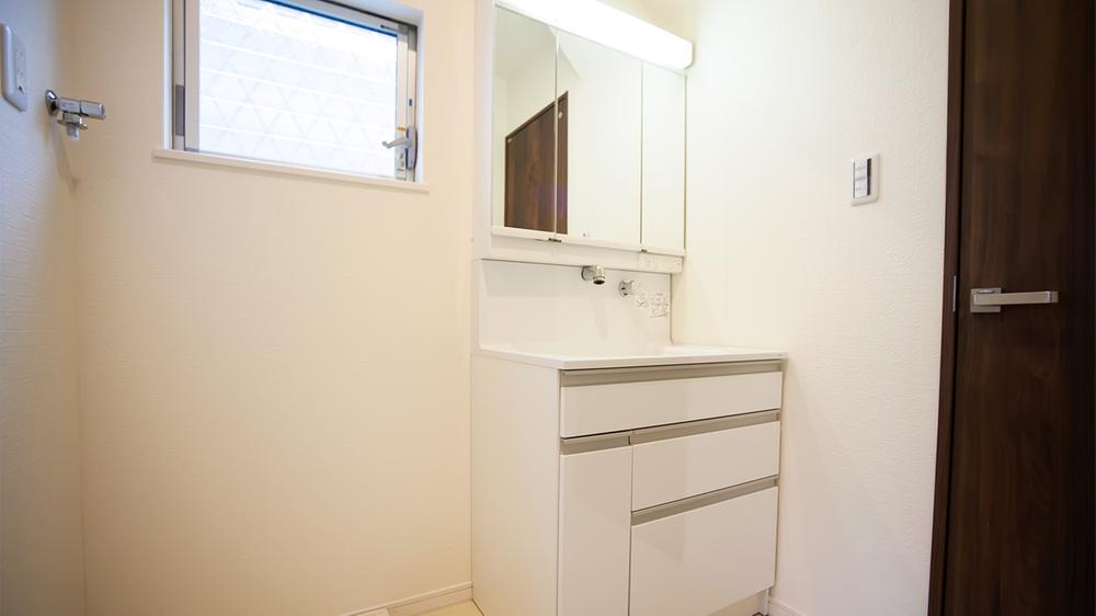 Wash basin, toilet. Storage is there plenty of vanity functionality preeminent!